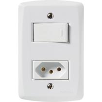 Conjunto 4x2 com 1 Interruptor Simples 10 A 250 V e 1 Tomada 2P+T 10 A 250 V Tramontina Lux2 Branco Conjunto 4x2 com 1 Interruptor Simples 10 A 250 V e 1 Tomada 2P+T 10 A 250 V Tramontina Lux2 Branco