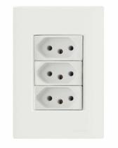 Conjunto 4x2 com 3 Tomadas 2P+T 20 A 250 V Tramontina Giz Branco Conjunto 4x2 com 3 Tomadas 2P+T 20 A 250 V Tramontina Giz Branco