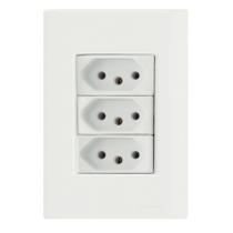 Conjunto 4x2 com 3 Tomadas 2P+T 20 A 250 V Tramontina Giz Branco Conjunto 4x2 com 3 Tomadas 2P+T 20 A 250 V Tramontina Giz Branco