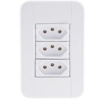 Conjunto 4x2 Com 3 Tomadas 2P+T 20A 250 V PVC Branco TABLET Conjunto 4x2 Com 3 Tomadas 2P+T 20A 250 V PVC Branco TABLET