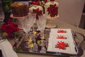 Conjunto 6 Guardanapos de Coquetel Linho Puro Com Bordado Flor do Espírito Santo Conjunto 6 Guardanapos de Coquetel Linho Puro Com Bordado Flor do Espírito Santo