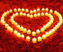 Conjunto Acejoz de Pétalas de Rosa e 72 Velas em Formato de Coração