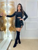 Conjunto Alfaiataria Blazer, Cropped e saia Conjunto Alfaiataria Blazer, Cropped e saia