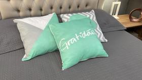 Conjunto Almofadas Gratidão Verde 40 x 40