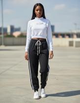 Conjunto Angel Menina Blusa Cropped Branca Branco Calça Preta com Bolso Traseiro Mulher Feminino