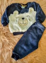 conjunto bebê de plush azul com ursinho branco pelo