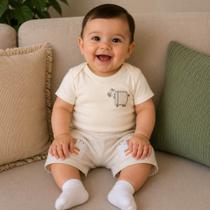 Conjunto Bebê Menino Angerô Suedine Body com Aplique Bordado e Short Zebrinha - Conjunto Bebê Menino Angerô Suedine Body com Aplique Bordado e Short Zebrinha -
