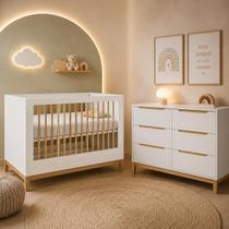 Conjunto Berço 2 em 1 com regulagem de Altura do Estrado e Cômoda 6 gavetas MDF espaço para o Trocador Branco com Carvalho