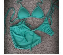 Conjunto biquíni e shortinho canelado na cor azul tamanho M Conjunto biquíni e shortinho canelado na cor azul tamanho M