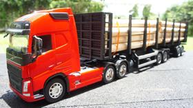 Conjunto Bitrem Grade Baixa 3x3 Escala 1:32 Volvo FH500