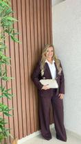 Conjunto Blazer Forrado Calça Pantalona Tecido Marrante B&C Cor:BordôTamanho:M Conjunto Blazer Forrado Calça Pantalona Tecido Marrante B&C Cor:BordôTamanho:M
