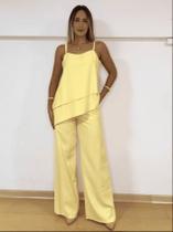 Conjunto blusa assimétrica e calça pantalona Conjunto blusa assimétrica e calça pantalona