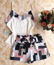 Conjunto blusa e shorts abstrato Conjunto blusa e shorts abstrato