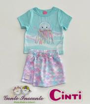 Conjunto Blusa e Shorts Infantil Feminino Água-Viva com Estampa de Escamas Coloridas Conjunto Blusa e Shorts Infantil Feminino Água-Viva com Estampa de Escamas Coloridas