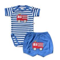 Conjunto body e shorts Best Club Baby listrado branco e azul com bordado caminhão de bombeiro