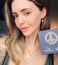 Conjunto box desejos paz colar fé, paz e crucifixo e brinco paz e espirito santo