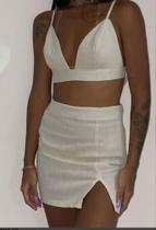 Conjunto branco com detalhes na perna . TAM p/m/g