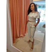 Conjunto Branco Crepe de Malha Cropped e Calça Pantacourt