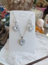 Conjunto brinco colar banhado a prata zirconias coração branco