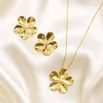 Conjunto Brinco e Colar Orgânico com Pingente Flor folheado a ouro 18k Conjunto Brinco e Colar Orgânico com Pingente Flor folheado a ouro 18k