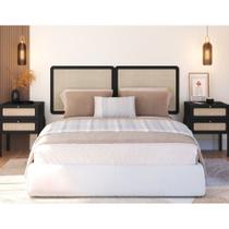 Conjunto Cabeceira Casal Emília 160cm e 2 Mesas de Cabeceira Ariadne 2 Gavetas Pé Madeira Palhinha Boho Móvel na Caixa