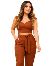Conjunto Calça Cargo e Cropped em Crepe Sunflower Plus Size Conjunto Calça Cargo e Cropped em Crepe Sunflower Plus Size