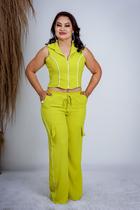 Conjunto calça e cropped duna calça pantalona com bolsos na calça cordão para amarrar blusa com ziper e gola sem manga Conjunto calça e cropped duna calça pantalona com bolsos na calça cordão para amarrar blusa com ziper e gola sem manga