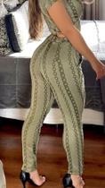 Conjunto calça e cropped verde Conjunto calça e cropped verde