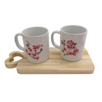 Conjunto Caneca Floral com Bandeja de Madeira Decornato