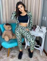 conjunto casaco e calça estampados