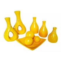 Conjunto Centro de Mesa com Trio de Garrafas e Par de Vasos - Amarelo