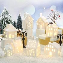 Conjunto Christmas Village Cindeer, 26 unidades com 8 casas de LED e 16 árvores Conjunto Christmas Village Cindeer, 26 unidades com 8 casas de LED e 16 árvores