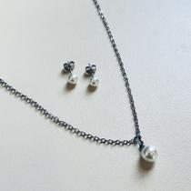 Conjunto Colar de Pérola Pequena em Aço Inox