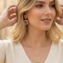 Conjunto Colar e Argolas pingente círculos vazados banhado a ouro 18k