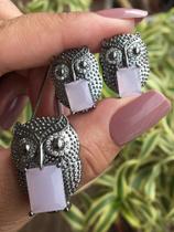 Conjunto Colar e Brinco Coruja Micro Zircônia Cravejada com Cristal Rosa Leitoso Ródio Negro