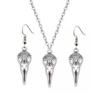 conjunto Colar e brinco De Bruxa Wicca Cranio De Corvo Passaro Gotico bico esqueleto prateado