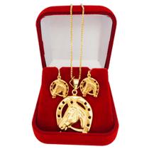 Conjunto Colar e Brinco Ferradura Cavalo Peão Banhado a Ouro 8k Conjunto Colar e Brinco Ferradura Cavalo Peão Banhado a Ouro 8k