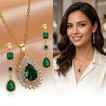 Conjunto Colar e Brincos Gota Esmeralda com Strass e Pino Prata925 Banhado a Ouro com Zircônia Conjunto Colar e Brincos Gota Esmeralda com Strass e Pino Prata925 Banhado a Ouro com Zircônia