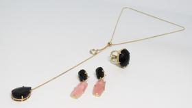 conjunto colar gravata brinco e anel de pedras naturais quartzo rosa e ônix preta
