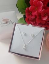 Conjunto colar pingente e brinco mini flor