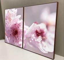Conjunto com 2 quadros decorativos Floral com o fundo lilás. Conjunto com 2 quadros decorativos Floral com o fundo lilás.