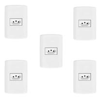 Conjunto com 5 Tomadas 2p+t 10a 250v, Modular, com Placa 4x2 e Suporte Conjunto com 5 Tomadas 2p+t 10a 250v, Modular, com Placa 4x2 e Suporte