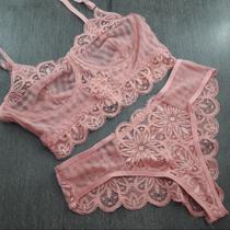 Conjunto com Arco Tule Listrado e Renda Conjunto com Arco Tule Listrado e Renda