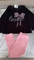 Conjunto com blusão infantil plush na cor preta e calça legging na cor rosa Conjunto com blusão infantil plush na cor preta e calça legging na cor rosa