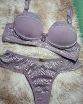 Conjunto com detalhes em renda