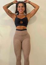 Conjunto com Legging Brocada Cinza em detalhes Preto e Top Preto com Zero Transparência Conjunto com Legging Brocada Cinza em detalhes Preto e Top Preto com Zero Transparência