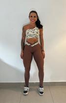 Conjunto com Legging Brocada Marrom com Rajado e Top Rajado Marrom com Zero Transparência Conjunto com Legging Brocada Marrom com Rajado e Top Rajado Marrom com Zero Transparência