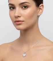 Conjunto Coração Cravejado com Zircônia Cristal - Banho de Prata 925 com 50 Milésimos e Verniz Italiano - Semijoia Conjunto Coração Cravejado com Zircônia Cristal - Banho de Prata 925 com 50 Milésimos e Verniz Italiano - Semijoia