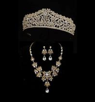 Conjunto coroa de noiva com colar e brincos, cor dourado Conjunto coroa de noiva com colar e brincos, cor dourado