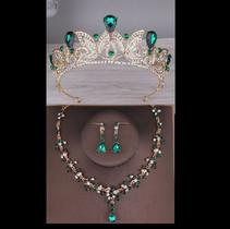 Conjunto coroa tiara colar e brinco verde com dourado grande debutante cosplay